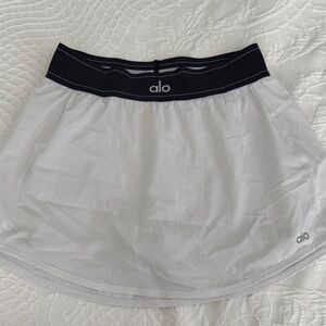 ALO Yoga Women's White and Black Skater Skirt